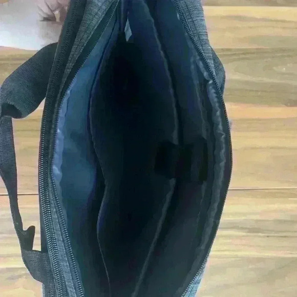 SwissGear Computer  Briefcase LIKE NEW - Picture 4 of 9